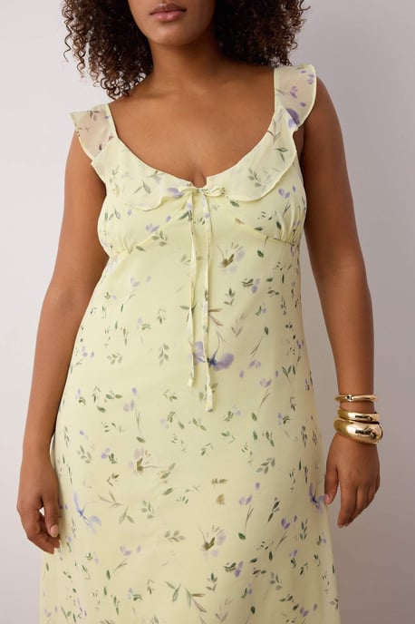Trendyol Curve Dam Gul Blommig Midi Ärmlös Casual A-linje Plus size Klänning - Image 2