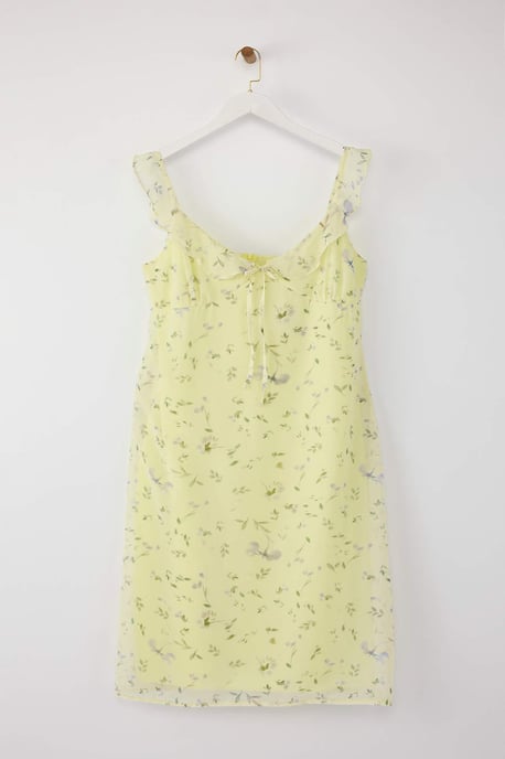 Trendyol Curve Dam Gul Blommig Midi Ärmlös Casual A-linje Plus size Klänning - Image 4
