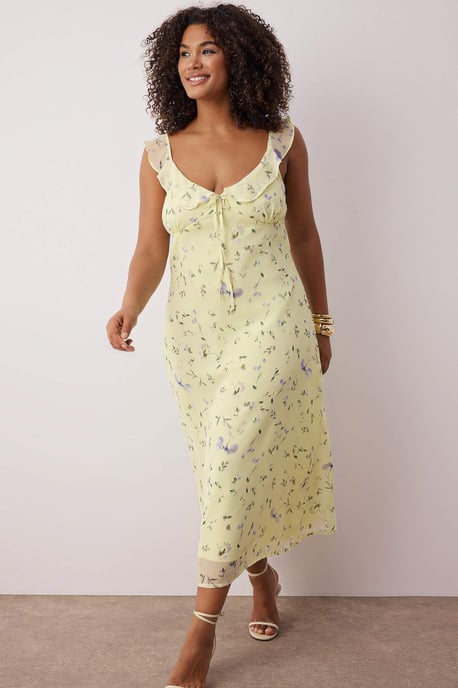 Trendyol Curve Dam Gul Blommig Midi Ärmlös Casual A-linje Plus size Klänning - Image 6