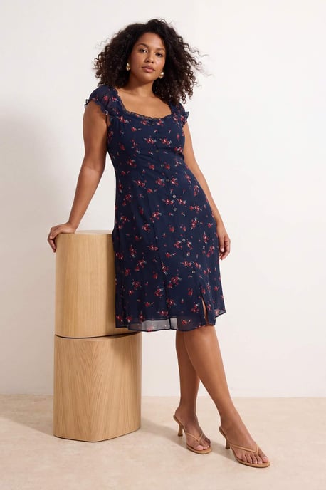 Trendyol Curve Dam Mörkblå Blommig Midi Kort Casual A-linje Plus size Klänning - Image 1
