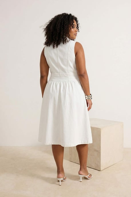 Trendyol Curve Dam Ecru Enfärgad Midi Ärmlös Casual A-linje Plus size Klänning - Image 3