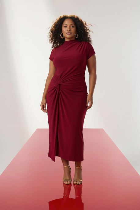 Trendyol Curve Dam Vinröd Enfärgad Midi Kort Casual Rak Plus size Klänning - Image 1