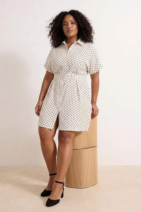 Trendyol Curve Dam Ecru Prickig Midi Kort Casual Skater Plus size Klänning - Image 6