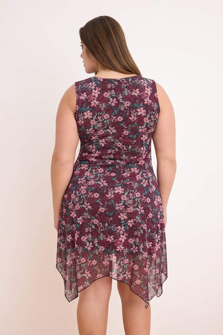 Trendyol Curve Dam Vinröd Blommig Midi Ärmlös Casual A-linje Plus size Klänning - Image 4