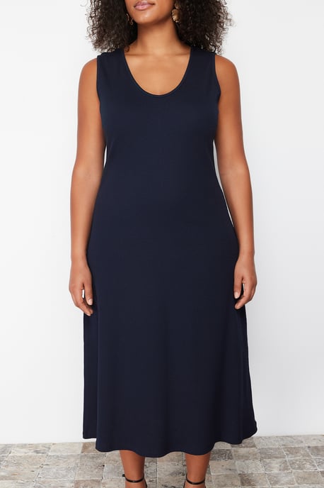 Trendyol Curve Dames Donkerblauw Effen Midi Mouwloos Casual A-lijn Grote maten Jurk - Image 3