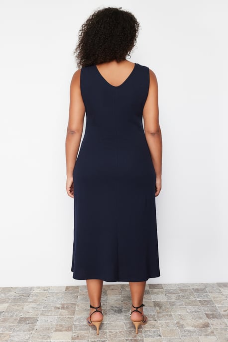 Trendyol Curve Dames Donkerblauw Effen Midi Mouwloos Casual A-lijn Grote maten Jurk - Image 4