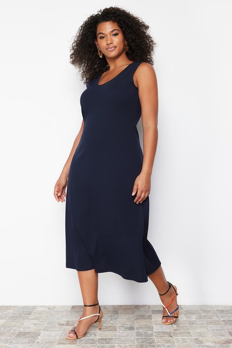 Trendyol Curve Dames Donkerblauw Effen Midi Mouwloos Casual A-lijn Grote maten Jurk - Image 6
