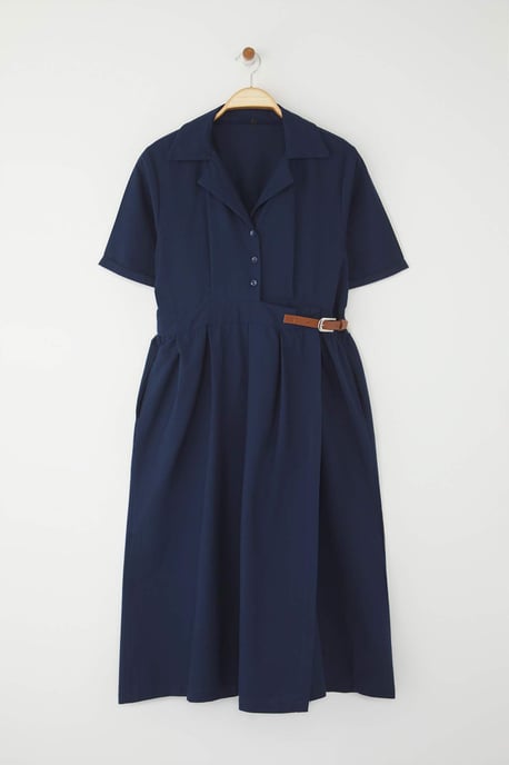 Trendyol Curve Dam Mörkblå Enfärgad Midi Kort Casual Rak Plus size Klänning - Image 4