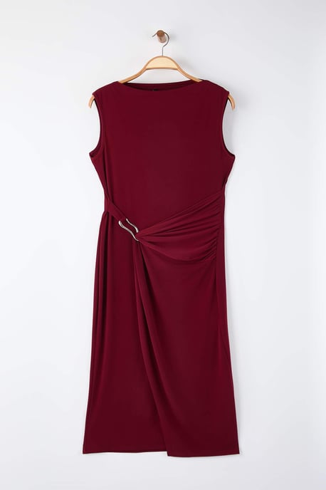 Trendyol Curve Dam Vinröd Enfärgad Midi Ärmlös Casual Bodycon Plus size Klänning - Image 4