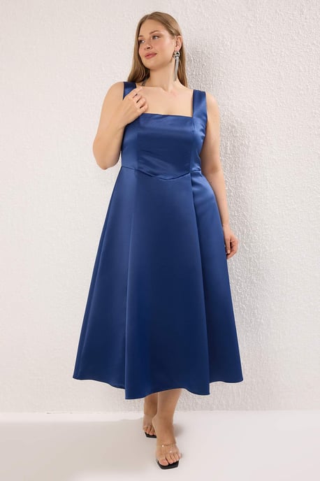 Trendyol Curve Dam Mörkblå Enfärgad Midi Ärmlös Elegant/Kväll Bodycon Plus size Klänning - Image 2