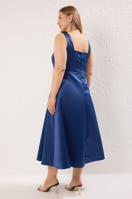 Trendyol Curve Dam Mörkblå Enfärgad Midi Ärmlös Elegant/Kväll Bodycon Plus size Klänning - Image 4
