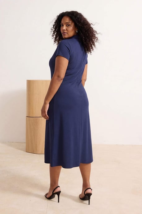 Trendyol Curve Dam Mörkblå Enfärgad Midi Kort Casual A-linje Plus size Klänning - Image 4