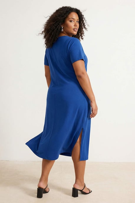 Trendyol Curve Dam Mörkblå Enfärgad Midi Kort Casual Rak Plus size Klänning - Image 5