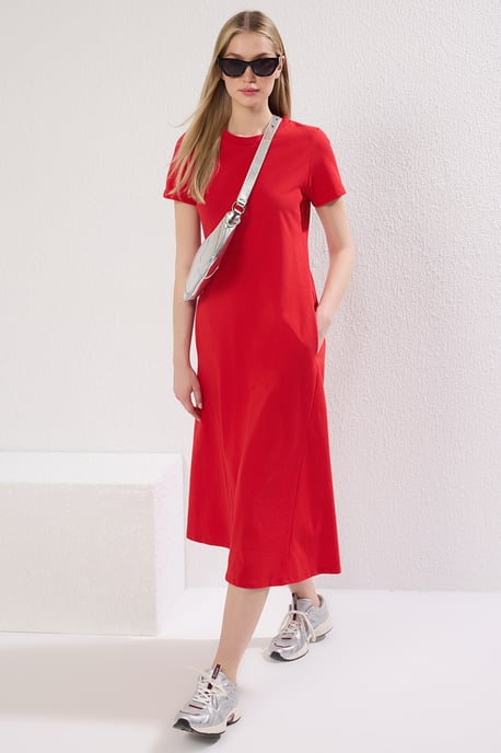 TRENDYOLMİLLA Dames Rood Effen Midi Kort Casual A-lijn Jurken - Image 1