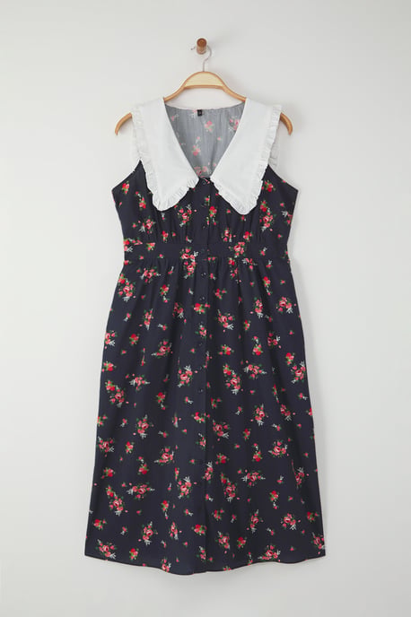 Trendyol Curve Dam Flerfärgad Blommig Midi Ärmlös Casual A-linje Plus size Klänning - Image 4