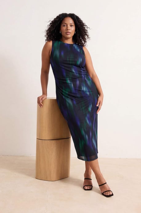 Trendyol Curve Dam Flerfärgad Grafiskt Midi Ärmlös Casual Rak Plus size Klänning - Image 2