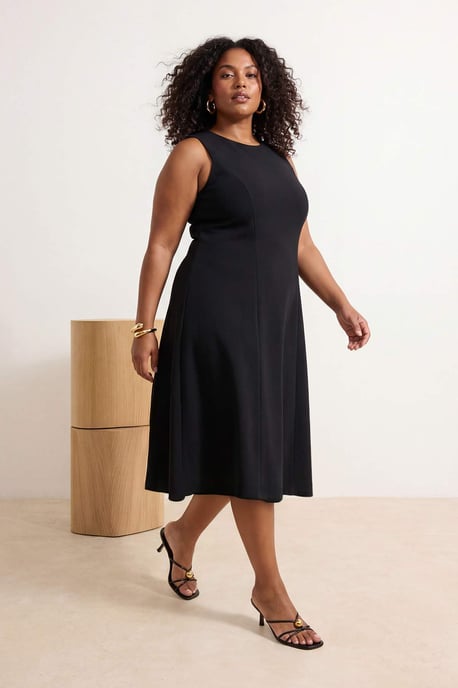 Trendyol Curve Dam Svart Enfärgad Midi Ärmlös Casual A-linje Plus size Klänning - Image 6
