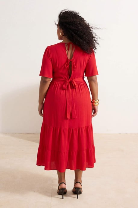 Trendyol Curve Dam Röd Enfärgad Midi Kort Casual A-linje Plus size Klänning - Image 2