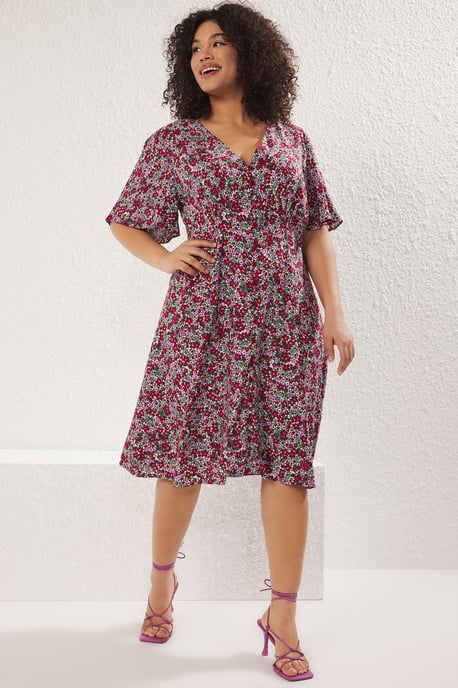 Trendyol Curve Dam Flerfärgad Blommig Midi Kort Casual Skjortklänning Plus size Klänning - Image 1