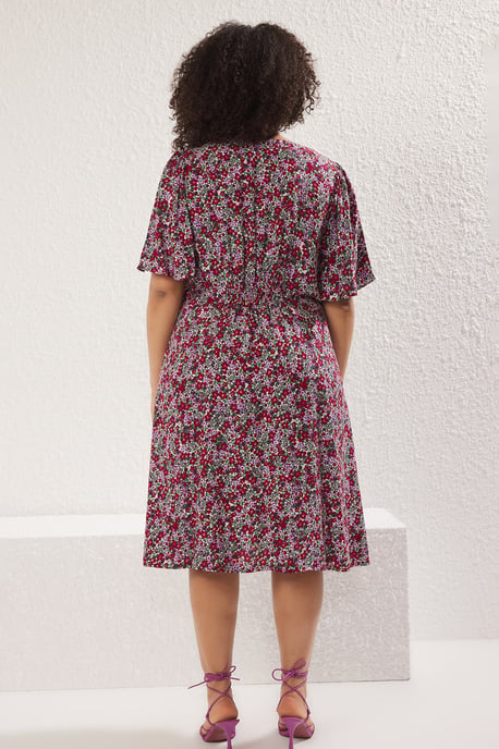 Trendyol Curve Dam Flerfärgad Blommig Midi Kort Casual Skjortklänning Plus size Klänning - Image 4