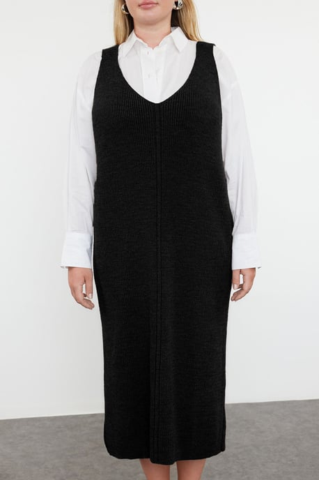 Trendyol Curve Dam Svart Enfärgad Midi Ärmlös Casual Rak Plus size Klänning - Image 2