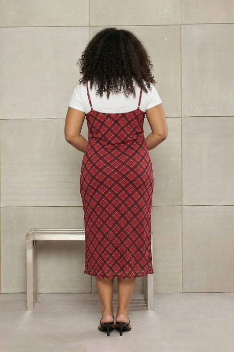 Trendyol Curve Dam Röd Rutig Midi Ärmlös Casual A-linje Plus size Klänning - Image 2