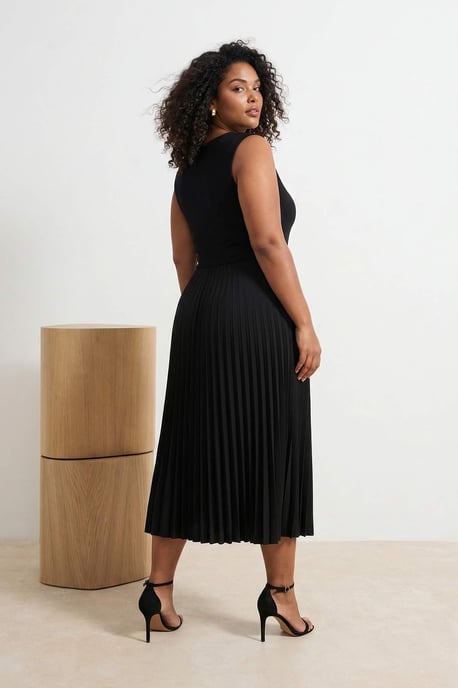 Trendyol Curve Dam Svart Enfärgad Midi Ärmlös Casual A-linje Plus size Klänning - Image 2