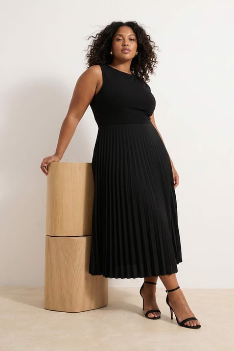 Trendyol Curve Dam Svart Enfärgad Midi Ärmlös Casual A-linje Plus size Klänning - Image 6