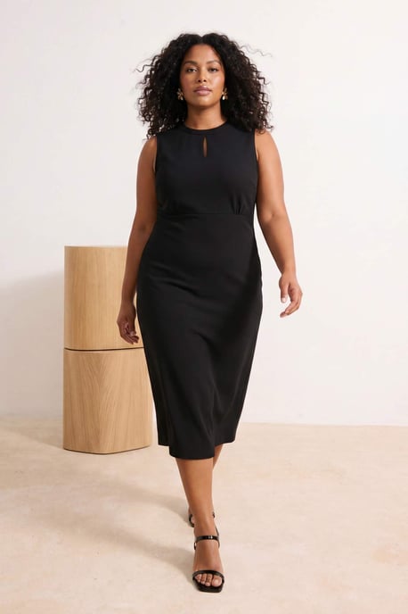 Trendyol Curve Dam Svart Enfärgad Midi Ärmlös Casual Bodycon Plus size Klänning - Image 1