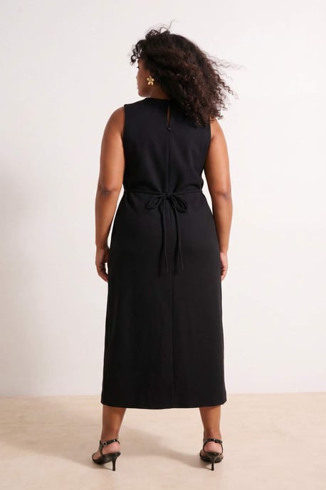 Trendyol Curve Dam Svart Enfärgad Midi Ärmlös Casual Bodycon Plus size Klänning - Image 2