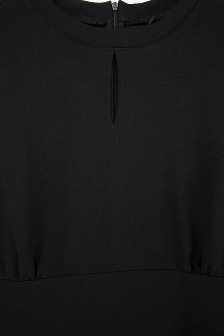 Trendyol Curve Dam Svart Enfärgad Midi Ärmlös Casual Bodycon Plus size Klänning - Image 4