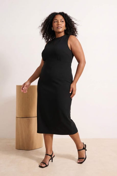 Trendyol Curve Dam Svart Enfärgad Midi Ärmlös Casual Bodycon Plus size Klänning - Image 6