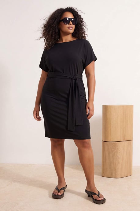 Trendyol Curve Dam Svart Enfärgad Midi Kort Bodycon Plus size Klänning - Image 6