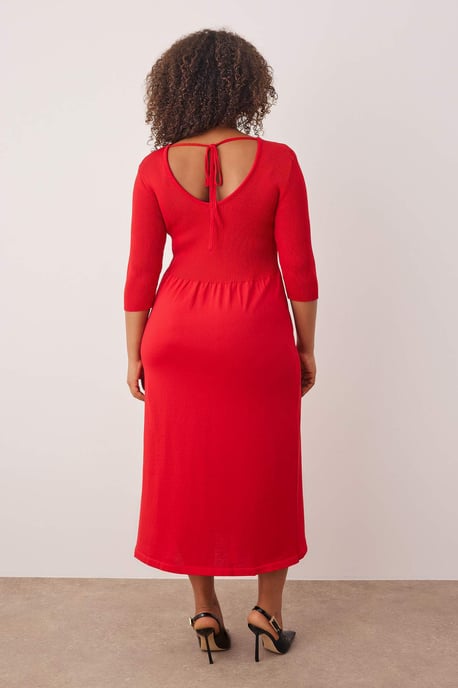 Trendyol Curve Dam Röd Enfärgad Midi Trekvartsärm Casual A-linje Plus size Klänning - Image 4