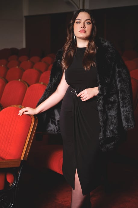 Trendyol Curve Dam Svart Enfärgad Midi Ärmlös Casual Bodycon Plus size Klänning - Image 6