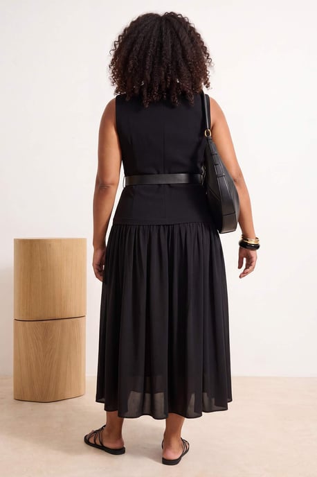Trendyol Curve Dam Svart Enfärgad Midi Ärmlös Business A-linje Plus size Klänning - Image 3
