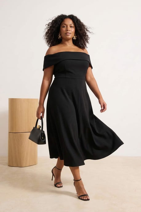 Trendyol Curve Dam Svart Enfärgad Midi Ärmlös Fest Skater Plus size Klänning - Image 1