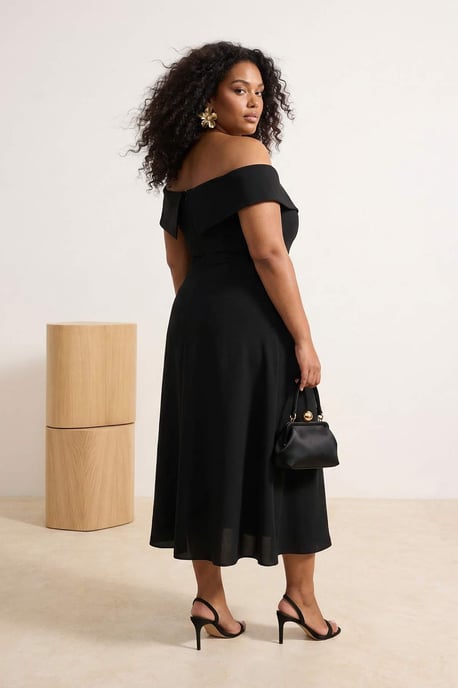 Trendyol Curve Dam Svart Enfärgad Midi Ärmlös Fest Skater Plus size Klänning - Image 6