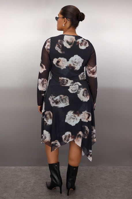Trendyol Curve Dam Svart Blommig Midi Lång Casual Asymmetrisk Plus size Klänning - Image 3