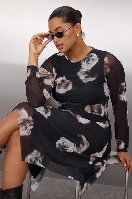 Trendyol Curve Dam Svart Blommig Midi Lång Casual Asymmetrisk Plus size Klänning - Image 4