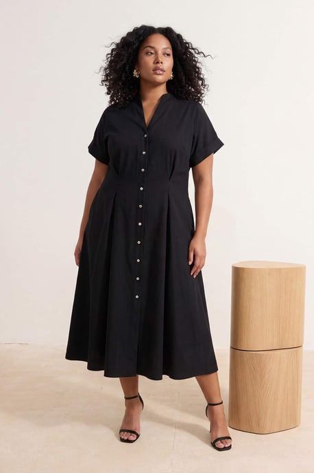 Trendyol Curve Dam Svart Enfärgad Midi Kort Casual A-linje Plus size Klänning - Image 1