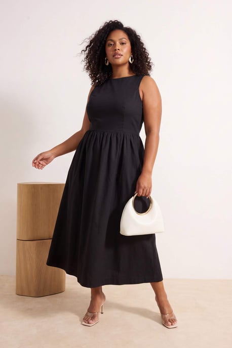 Trendyol Curve Dam Svart Enfärgad Midi Ärmlös A-linje Plus size Klänning - Image 6