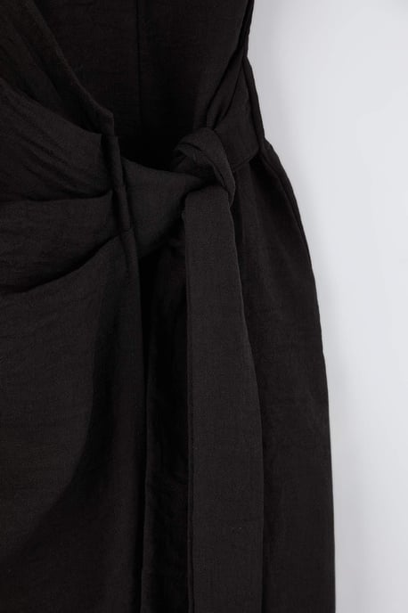 Trendyol Curve Dam Svart Enfärgad Midi Ärmlös Fest A-linje Plus size Klänning - Image 5