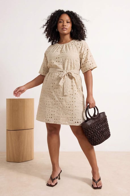Trendyol Curve Dam Beige Blommig Kort / Mini Kort Casual A-linje Plus size Klänning - Image 2