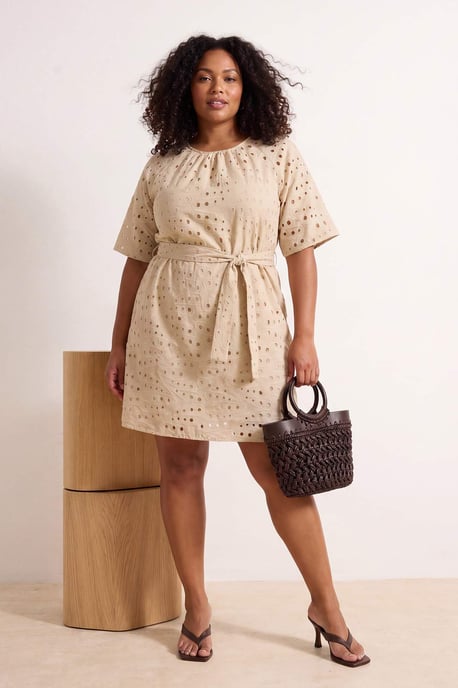Trendyol Curve Dam Beige Blommig Kort / Mini Kort Casual A-linje Plus size Klänning - Image 3