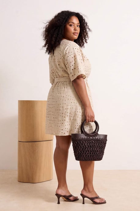 Trendyol Curve Dam Beige Blommig Kort / Mini Kort Casual A-linje Plus size Klänning - Image 4