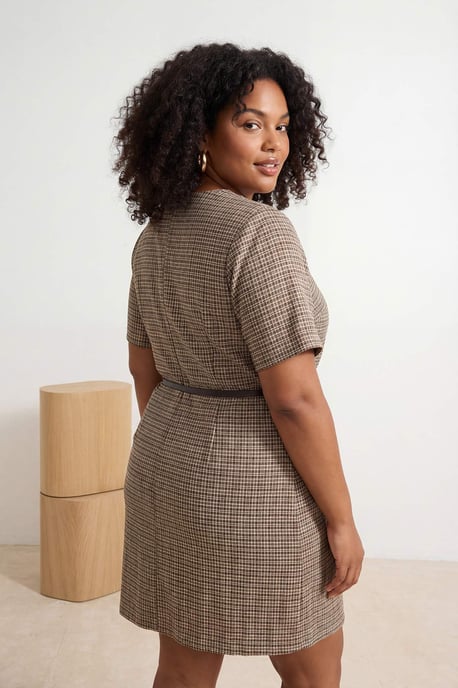 Trendyol Curve Dam Beige Rutig Kort / Mini Kort A-linje Plus size Klänning - Image 6