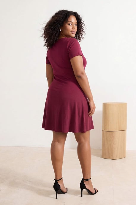 Trendyol Curve Dam Vinröd Enfärgad Kort / Mini Kort Casual A-linje Plus size Klänning - Image 2