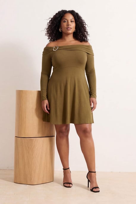 Trendyol Curve Dam Grön Enfärgad Kort / Mini Lång Casual Skater Plus size Klänning - Image 2