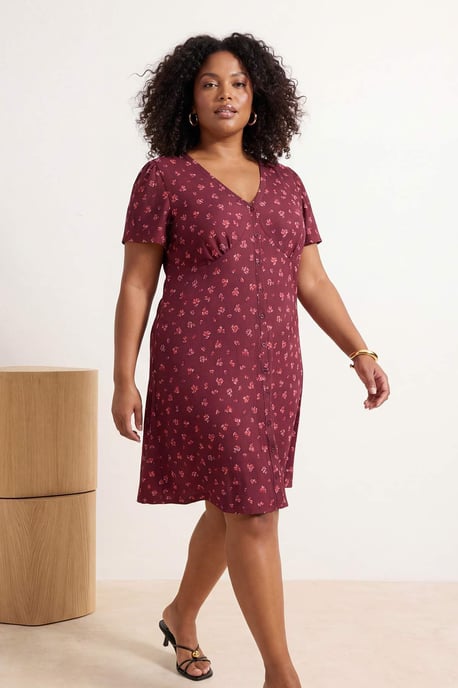 Trendyol Curve Dam Vinröd Blommig Kort / Mini Kort Casual Skater Plus size Klänning - Image 6